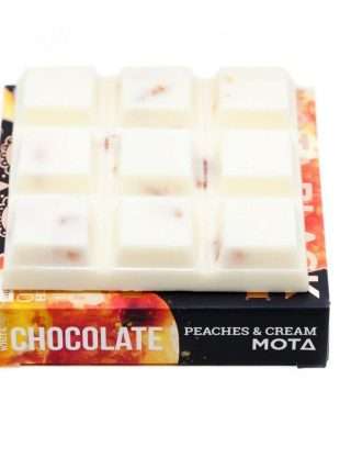 MOTA – Peaches and Cream White Chocolate Cubes EU